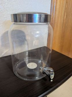 2.2 Gallon Drink Dispenser