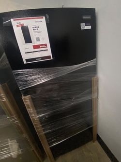 Frigidaire FRTE1814AB refrigerator