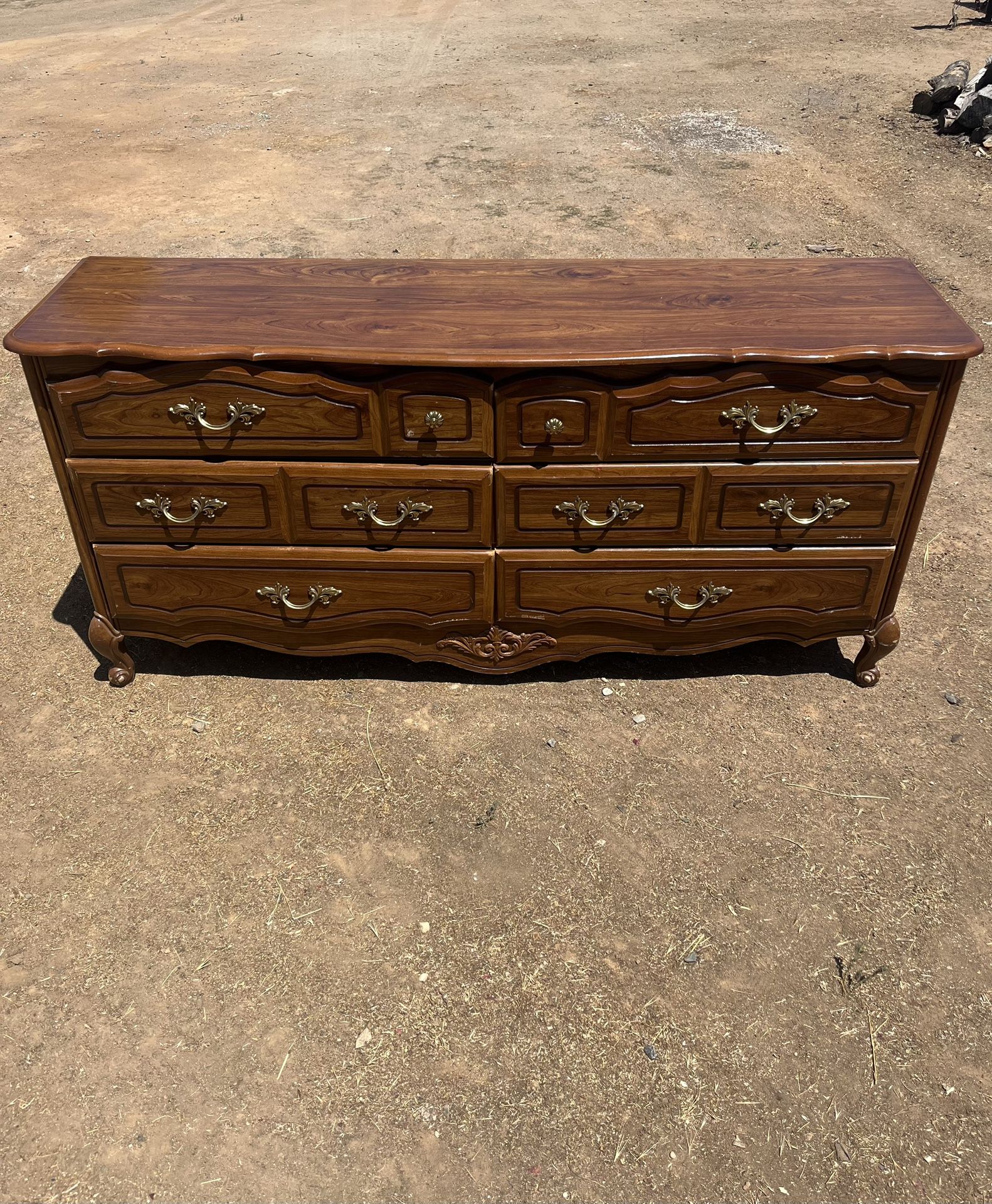Dresser With Mirror