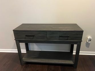 Broyhill - Stylish Sofa Table