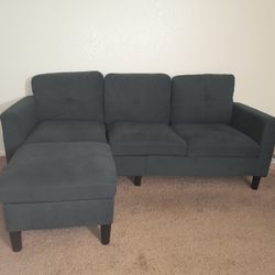 Modern L-shaped Sectional Sofa-Reversible Chaise,Like New!