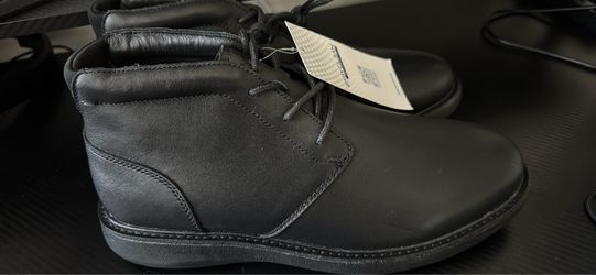 Men size 8 Black Leather Chukka Boots with Tags
