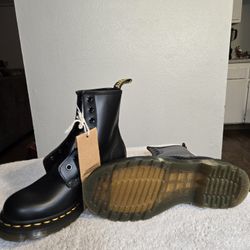 The 1460 boot. The Original. Doc Martens US 5 L