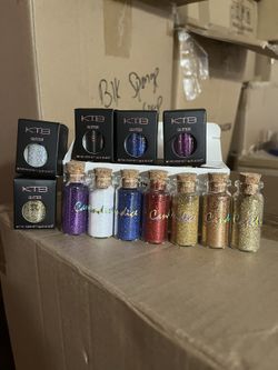 TENGO MUCHOS GLITERS VENDO POR MAYOREO O INDIVIDUALES TENGO MΓS COLORES 2 X1 DΓ³lar