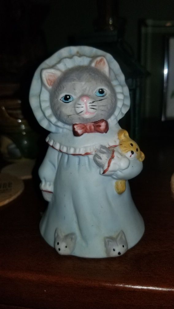 Porcelain 'Cat in Pajamas/Robe' Bell