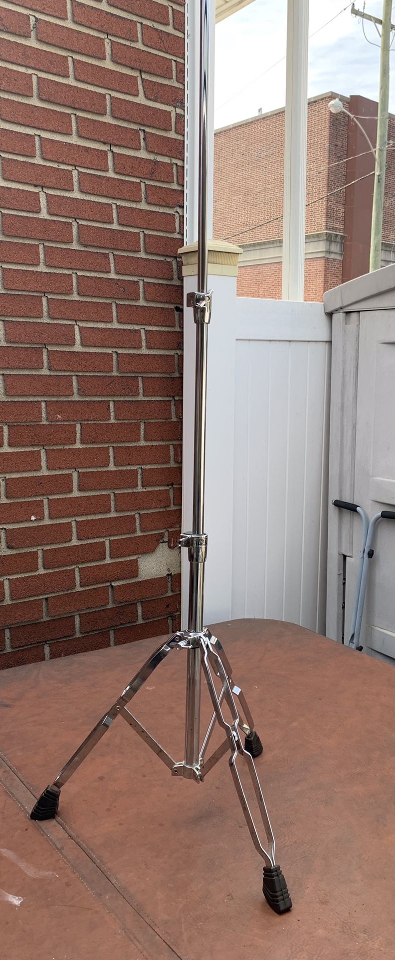Tama stage master cymbal stand Expands to 5 feet missing parts top half and boom is missing check pictures your welcome to check it out before buyin