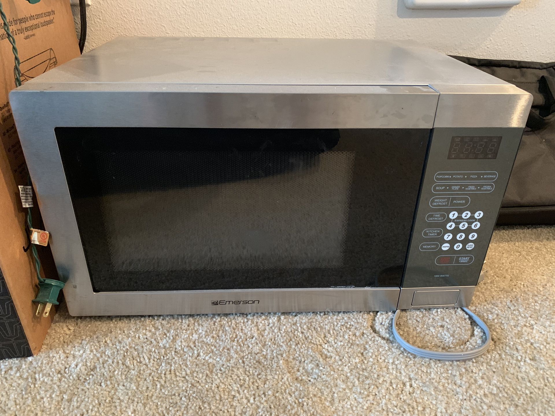 Emerson 1000 watt digital microwave