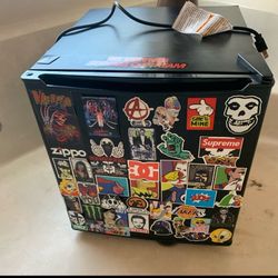 Sunbeam Used  Black 1-7 Cu. Fl. Mini Fridge. Model: REFSB17B