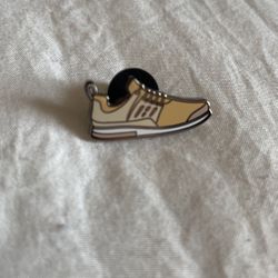 Sneaker Pin