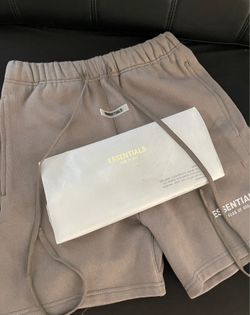 ✨New Fear Of God Essentials Shorts (Small)