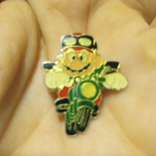 Super Mario Collectible Pin Badge Mario 