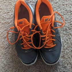 Men's SIZE 9 Nike REVOLUTION 2 Running Shoes Like New Make Offer