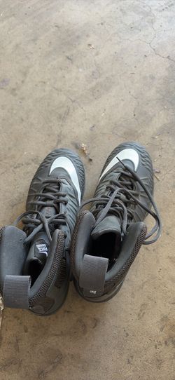 Football cleats