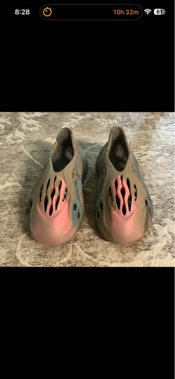 Yeezy foam runners size 9