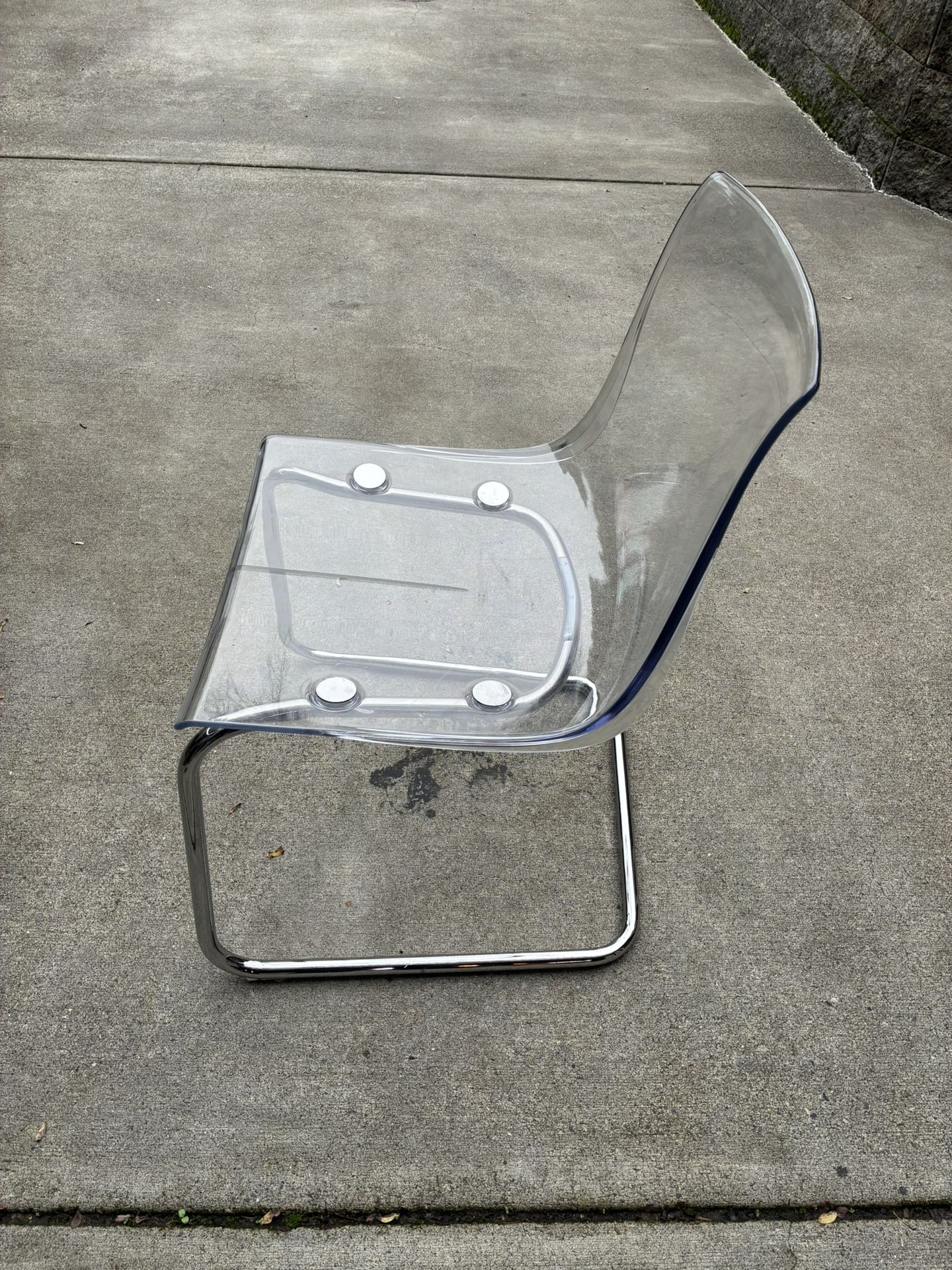 IKEA Desk Chair - Has a Crack 