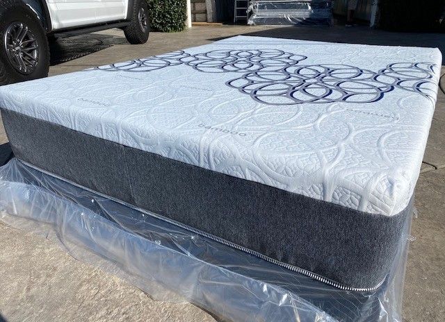 Queen Bamboo Cool Gel Memory Foam!!