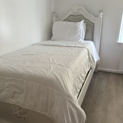 TWO Twin Beds Without Mattress (white)
