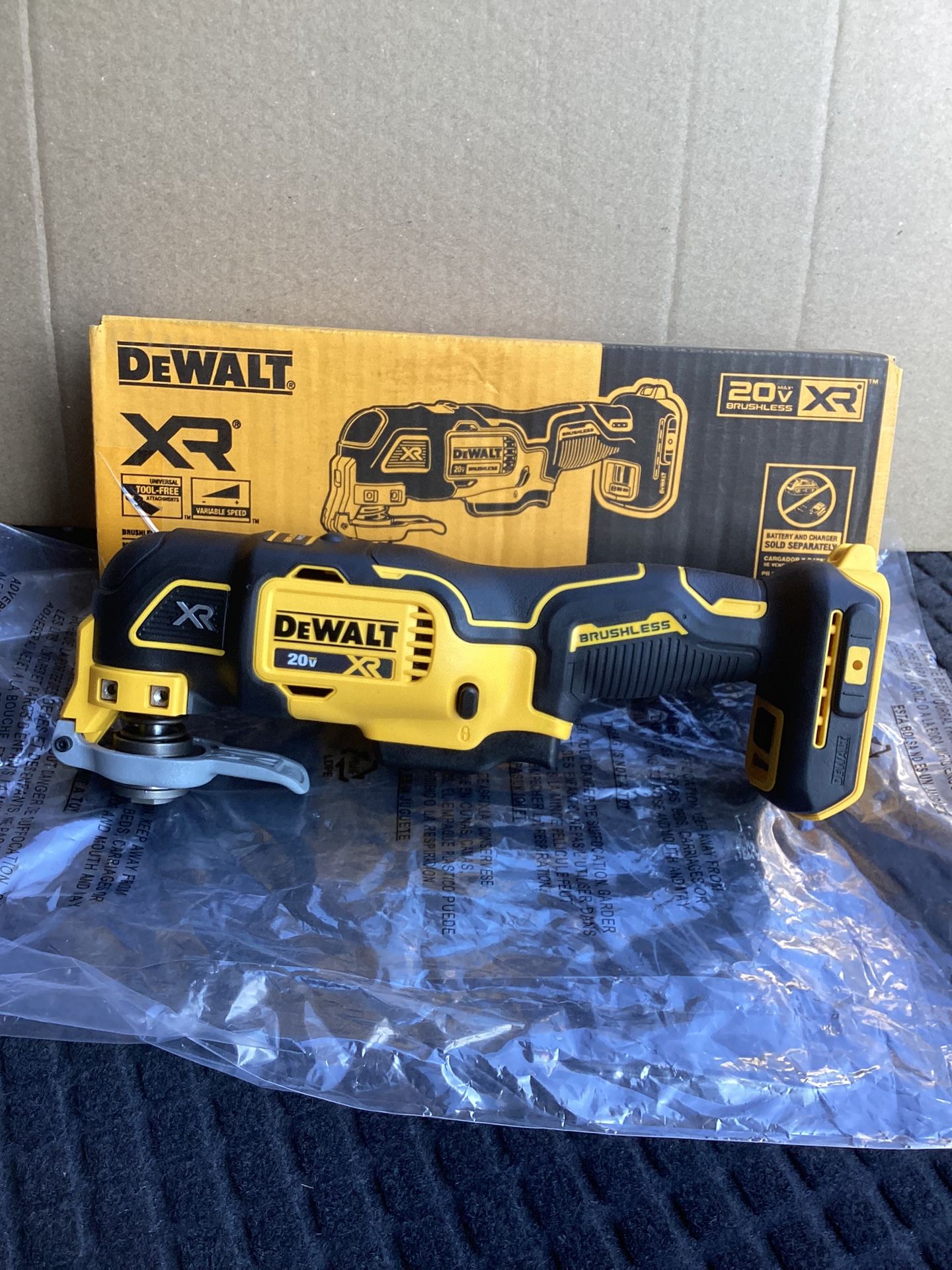DEWALT XR 20-VOLT MAX CORDLESS BRUSHLESS 3-SPEED OSCILLATING MULTI-TOOL ( TOOL ONLY )