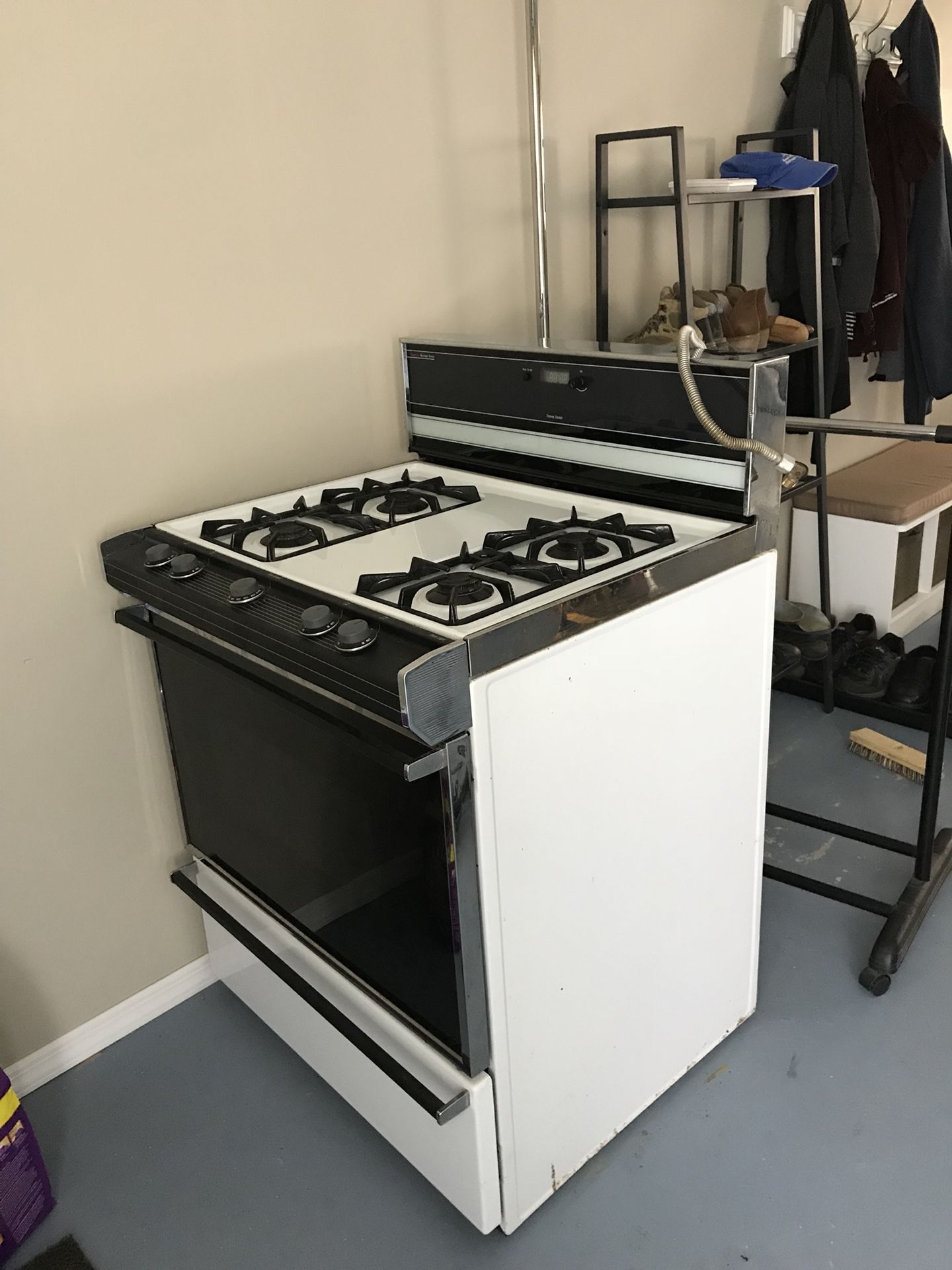 Caloric heritage series gas stove