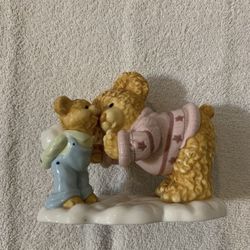 Porcelain Anthroporhic Mom & Baby Playing in Snow Measure "6.5x5.5×4" In Great Condition 