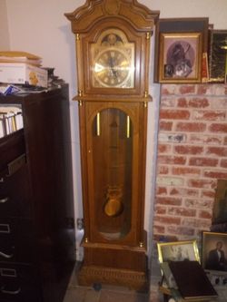 Grandfather's colck 4 years old like new never uses