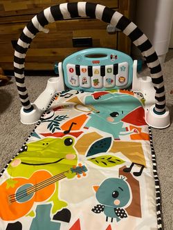 Fisher Price Grow&Glow Kick and Play Gym