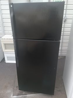 Super Clean Black GE Fridge