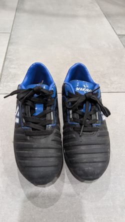 Kids Soccer Cleats Shoes Size 13.5C. Used 