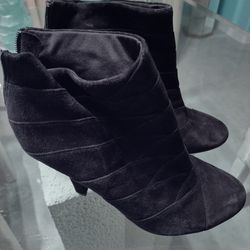 ME TOO Women's Black Suede Ankle Heel Boots sz 9