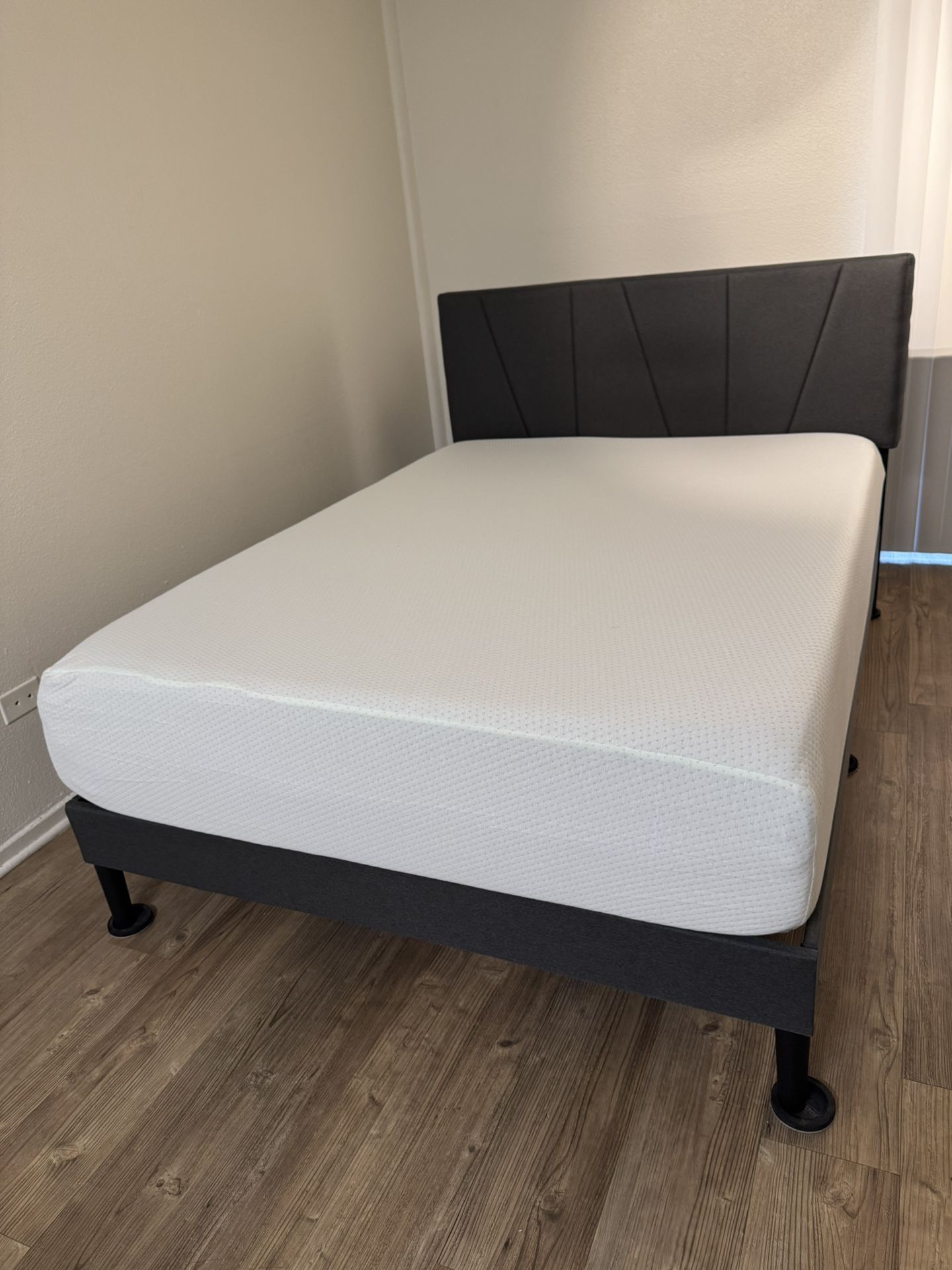 Zinus Mattress/Bed frame