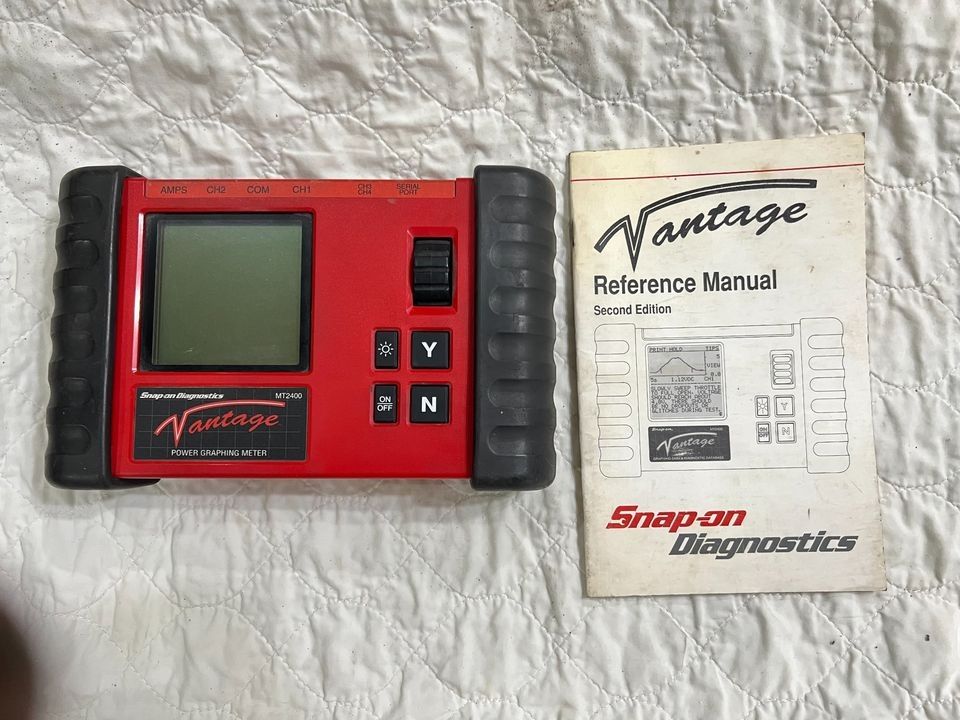 Snap On Tools MT2400 Vantage Diagnostic Graphing Meter w/ User's Manual