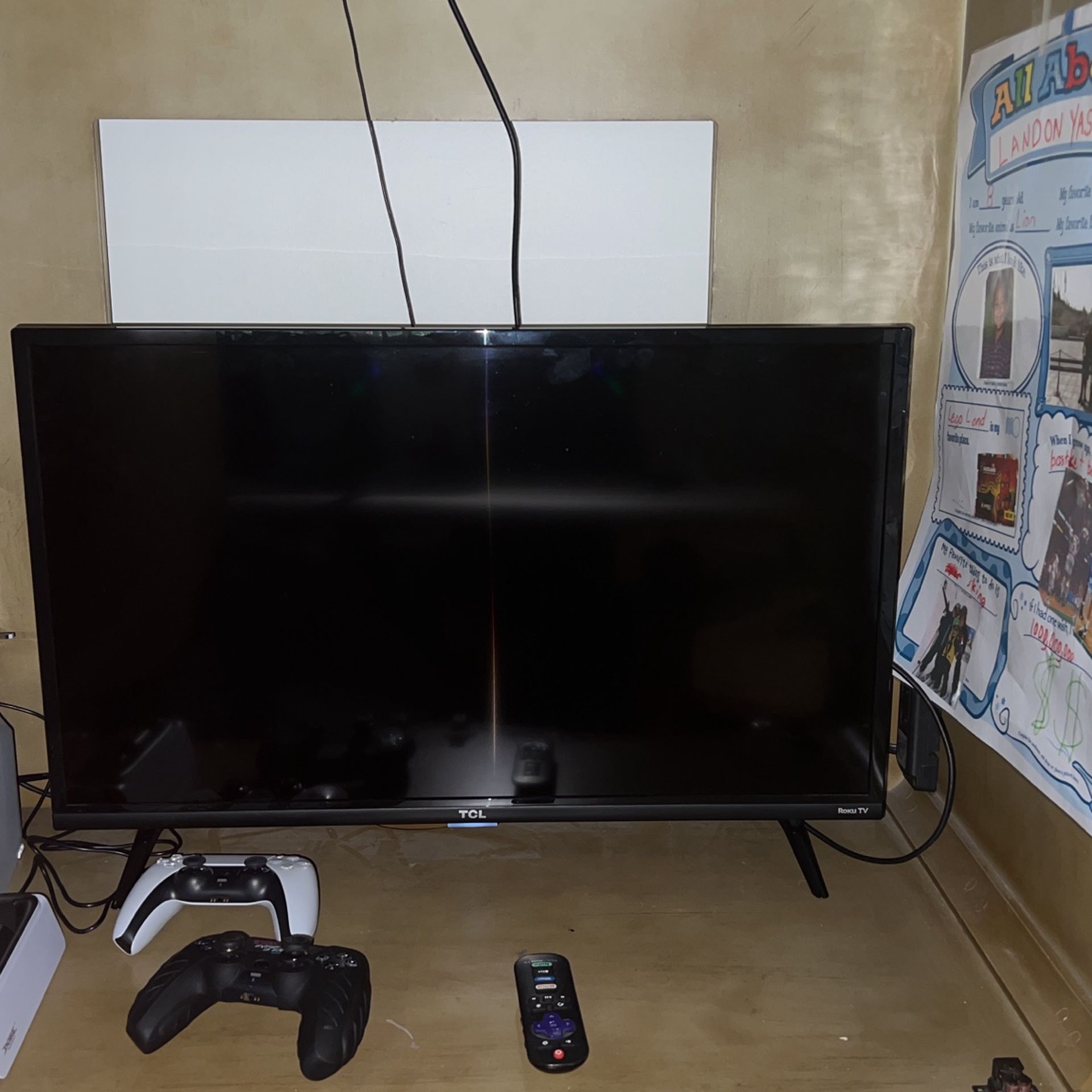 Roku TCL Tv With HDMI With Remote