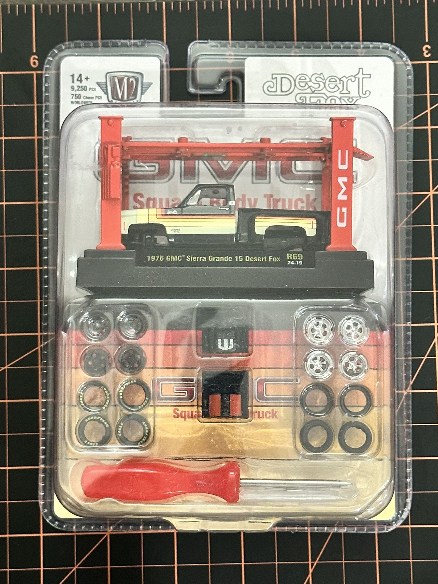 M2 Machines GMC Sierra Grande 15 Desert Fox