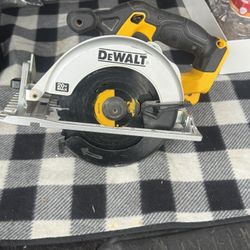 Dewalt Saw 20 Wats (no Battery)