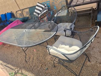 $300  IRON 4 ROCKING CHAIRS BIG OVAL TABLE