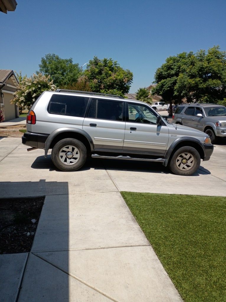 2002 Mitsubishi Montero