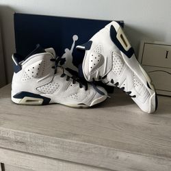 Jordan 6 Midnight Navy (size 10.5)