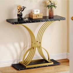 Entrance table