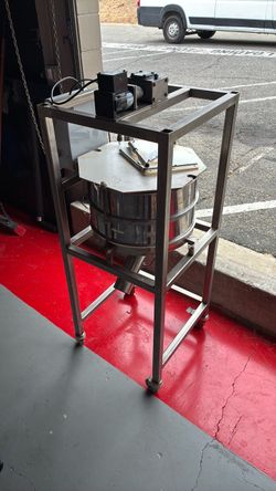 Powder sifting machine