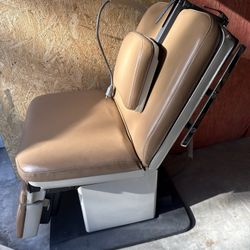 Midmark 411 Programmable Power Exam Chair