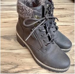 Women’s Cliffs Roper Boots 8