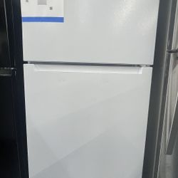 Top Freezer Seasons 14.2 cu.ft Refrigerator In White 