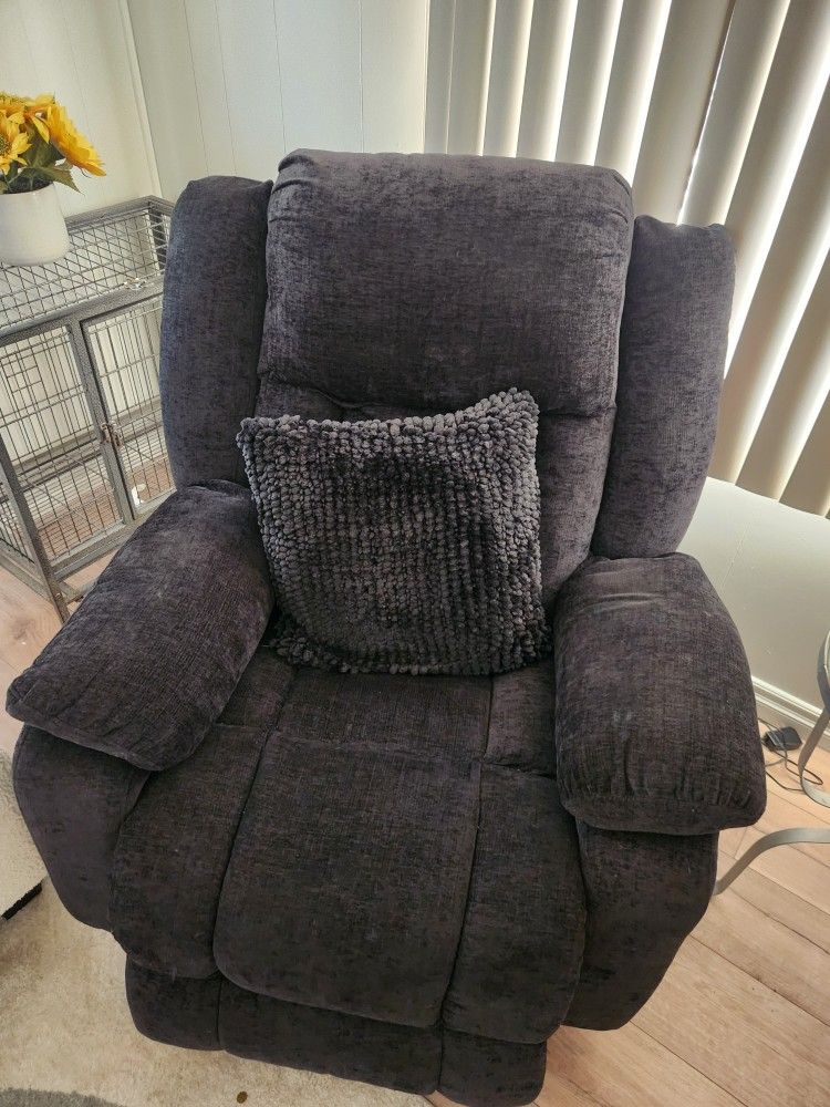 2 Recliner Lift Chairs