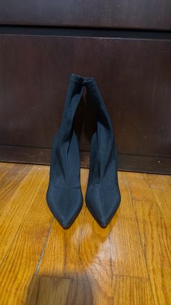 Size 7 Black sock fit boots