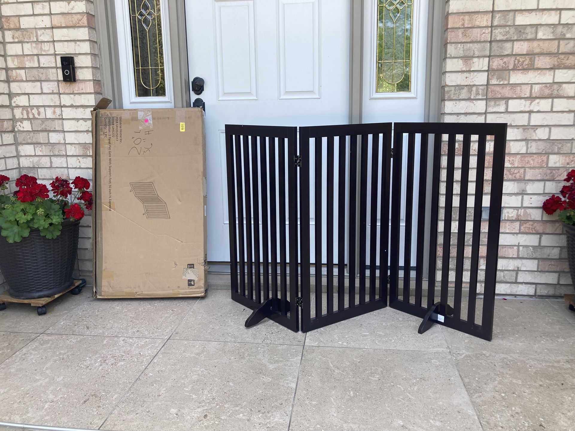 wooden gate (80” L x 36” H)