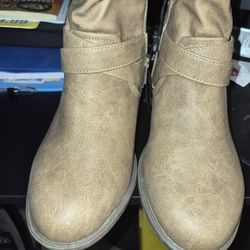 TORRID BOOTS SIZE 11 WOMAN  ASK FOR  55