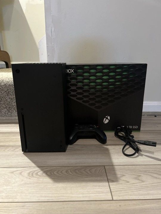 Series X 1TB SSD Home Console - Black - With Controllers & games
