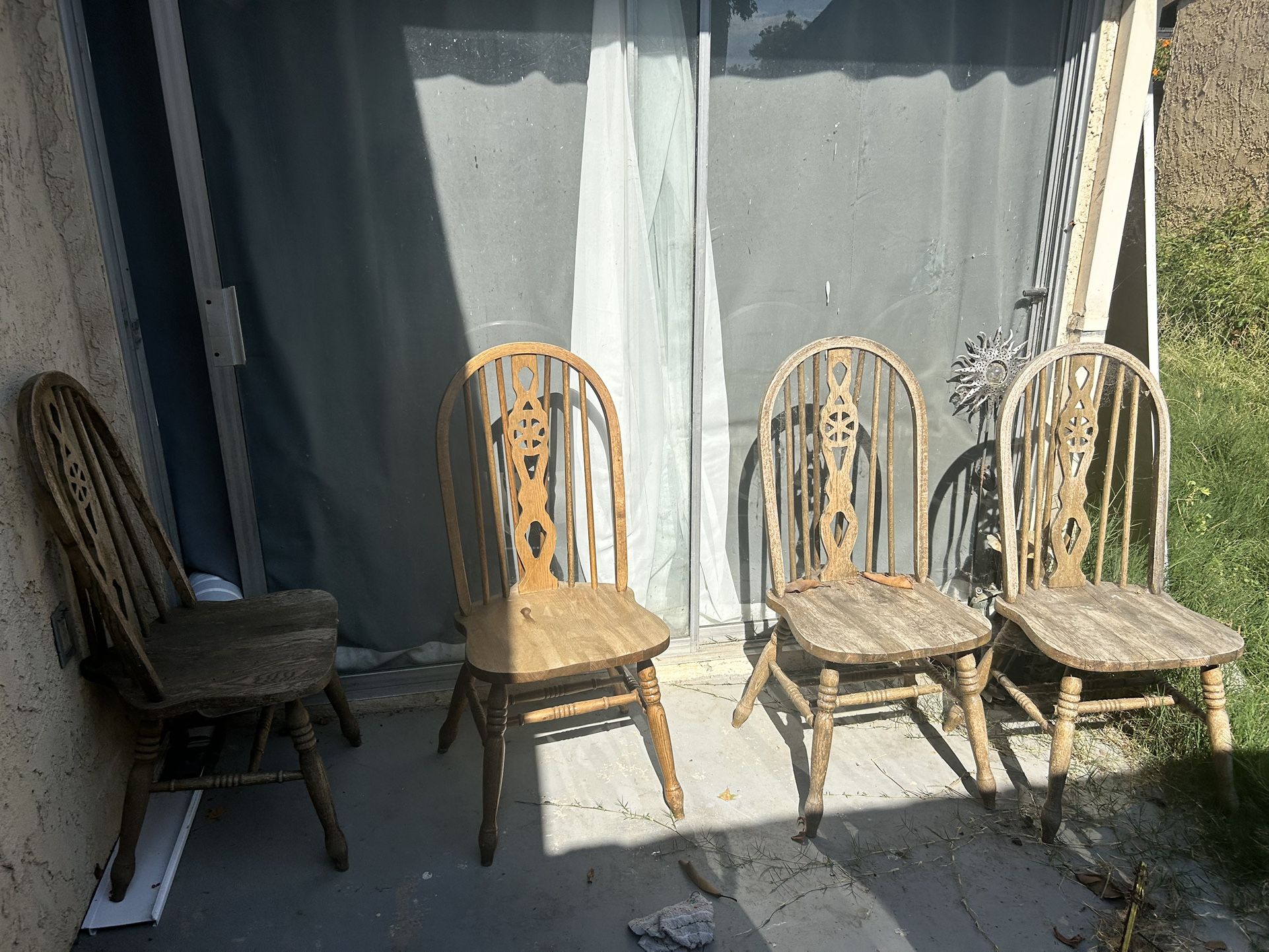 4 Wooden Chairs For 30$