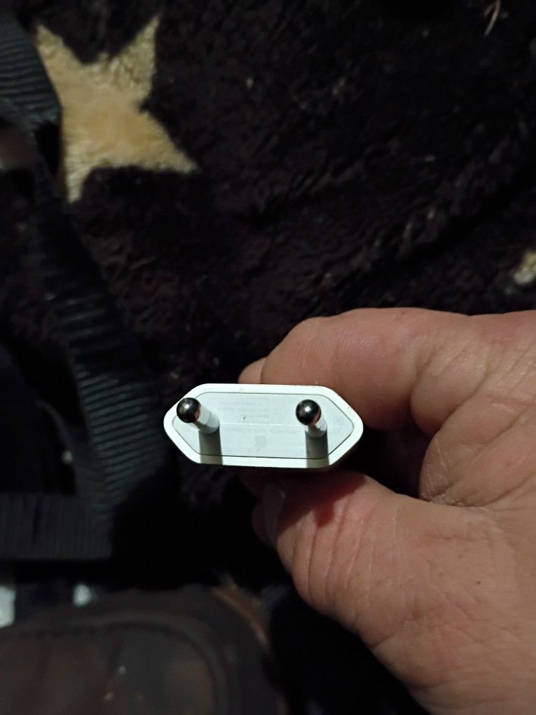 Apple 5W USB-A power adapter (model A1400)