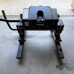Husky 5th Wheel Hutch 